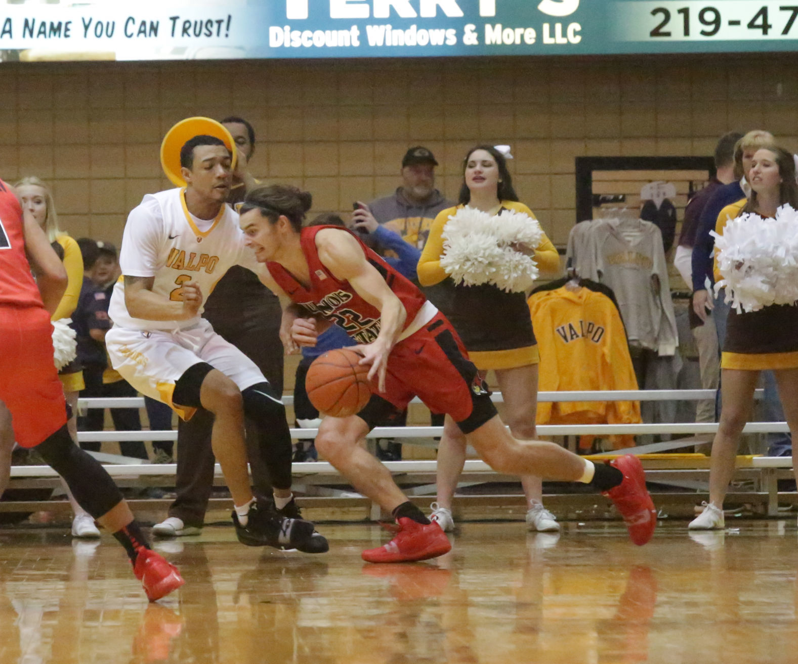Valparaiso University beats Illinois State in men's basketball